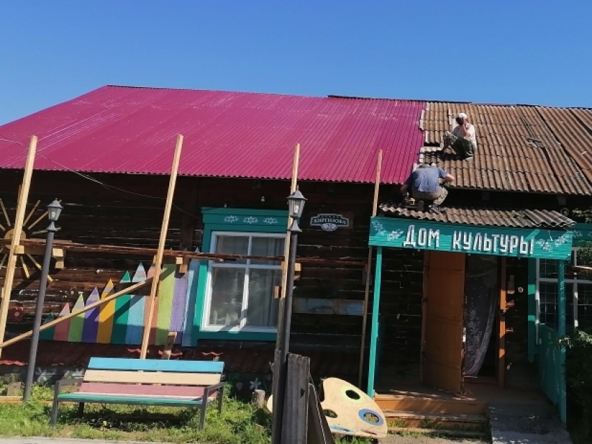 В посёлке Усть-Карск восстанавливают пострадавшие от стихии объекты культуры